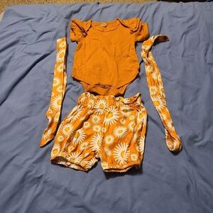 Girls no brand size 18 to 24 months 1 piece w/ shorts & 2 ties NWOT